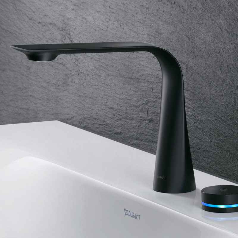 Black D.1e faucet with temperature display
