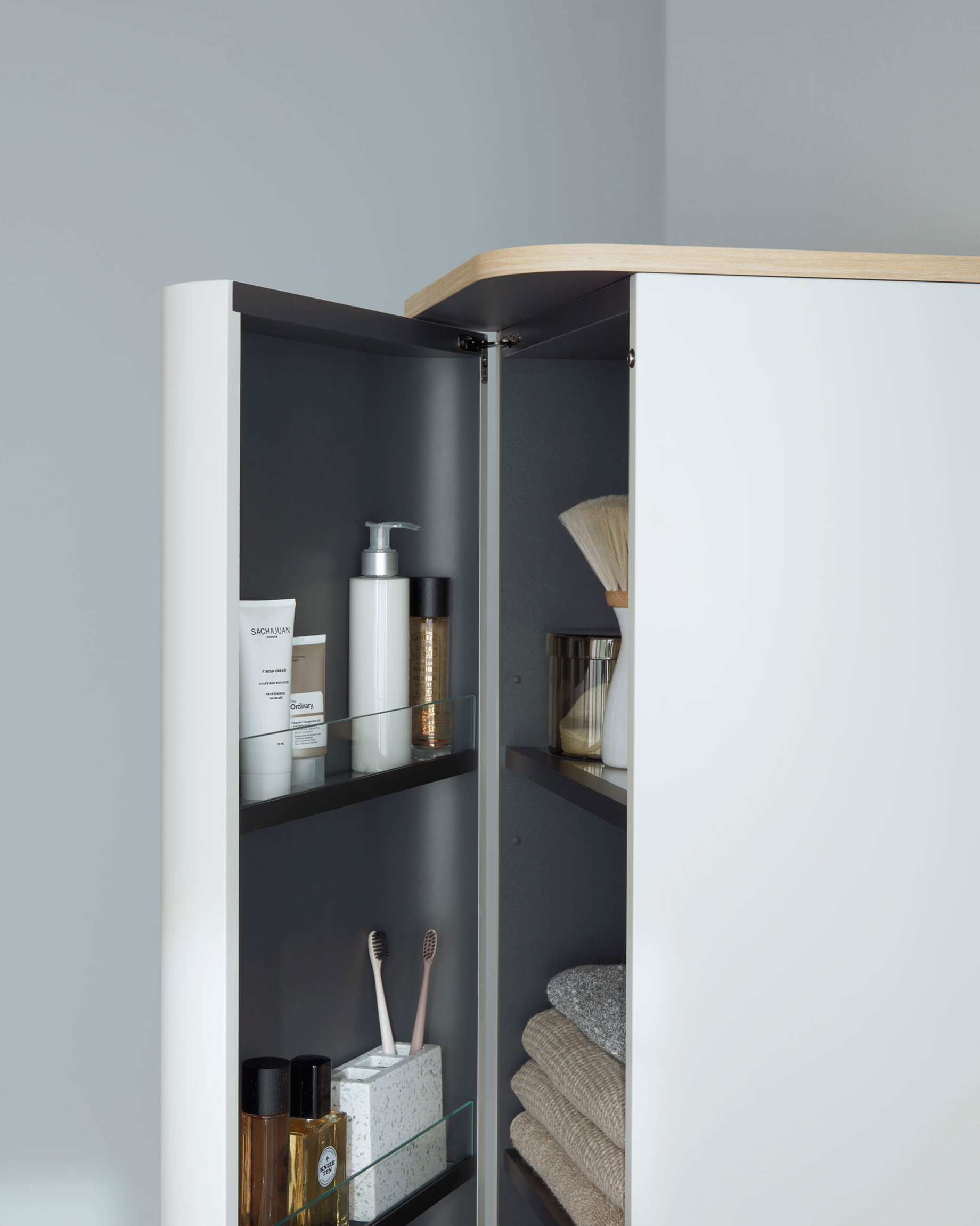 Happy D.2 Plus semi-tall cabinet with shelves
