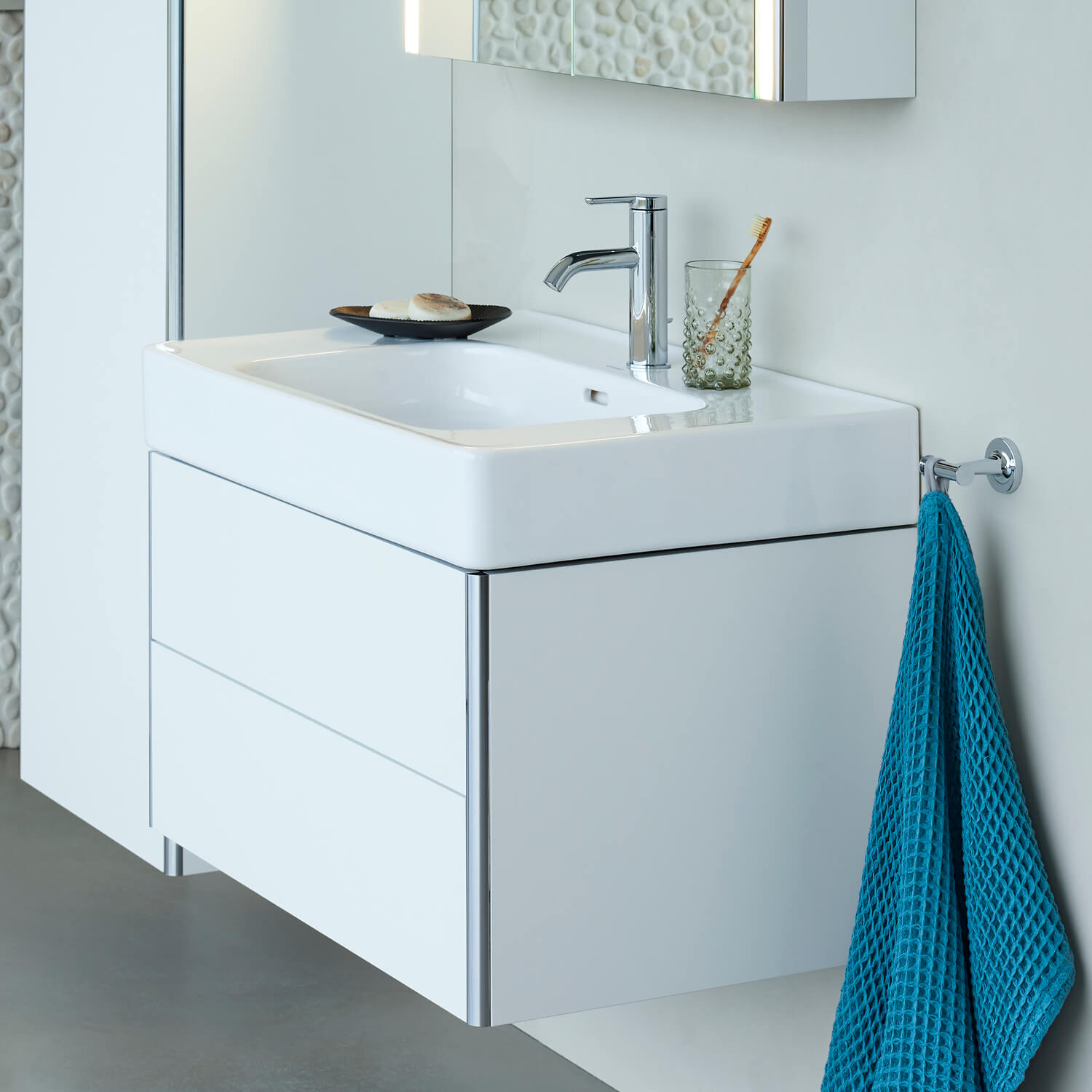 White Soleil vanity with base
