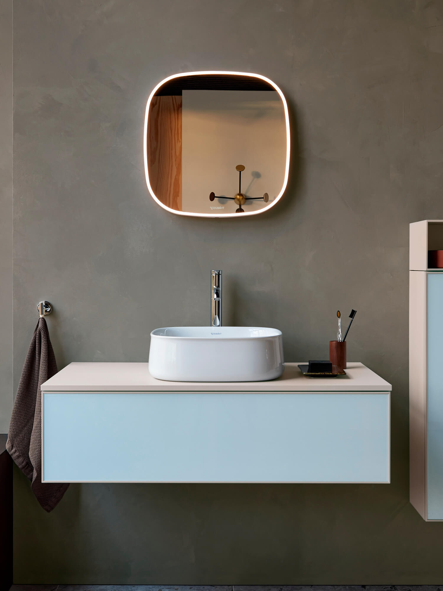 Zencha mirror with furniture and ceramics
